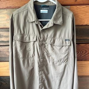 Columbia Omni-Shade Mens Button Down Shirt Dark Khaki Size Large